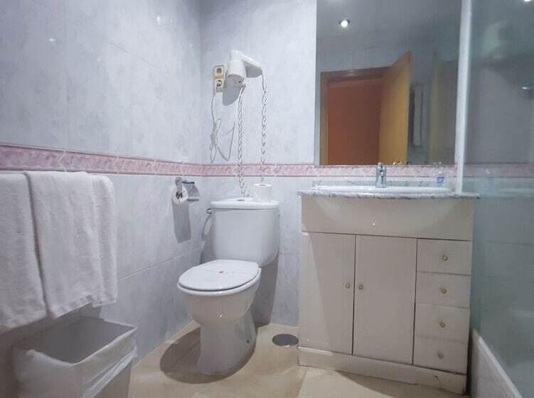 هتل Ciudad De Navalcarnero