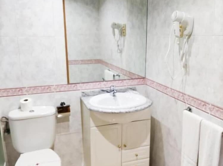 هتل Ciudad De Navalcarnero