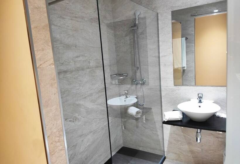 هتل Ciudad De Navalcarnero