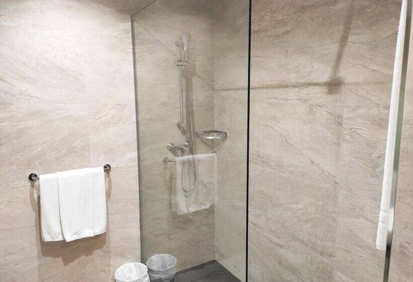 هتل Ciudad De Navalcarnero