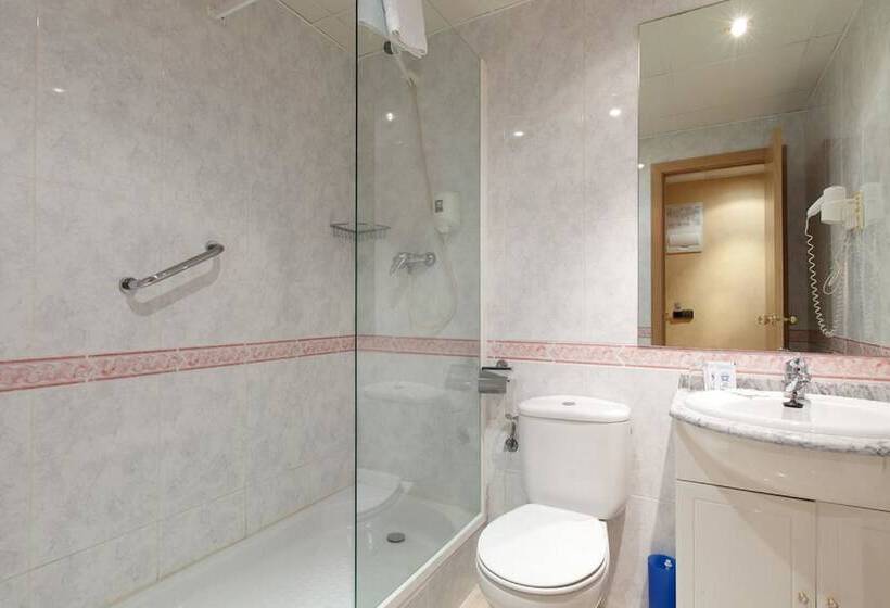 هتل Ciudad De Navalcarnero