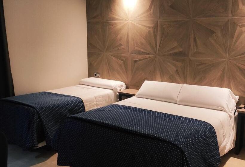 هتل Ciudad De Navalcarnero