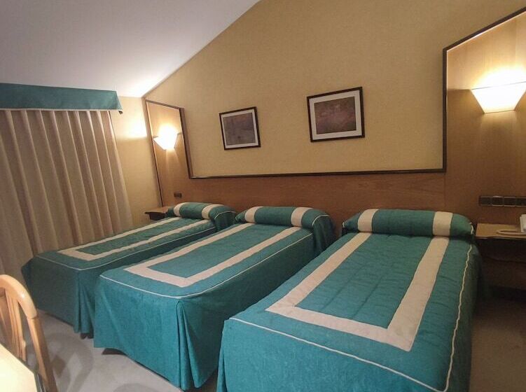 هتل Ciudad De Navalcarnero