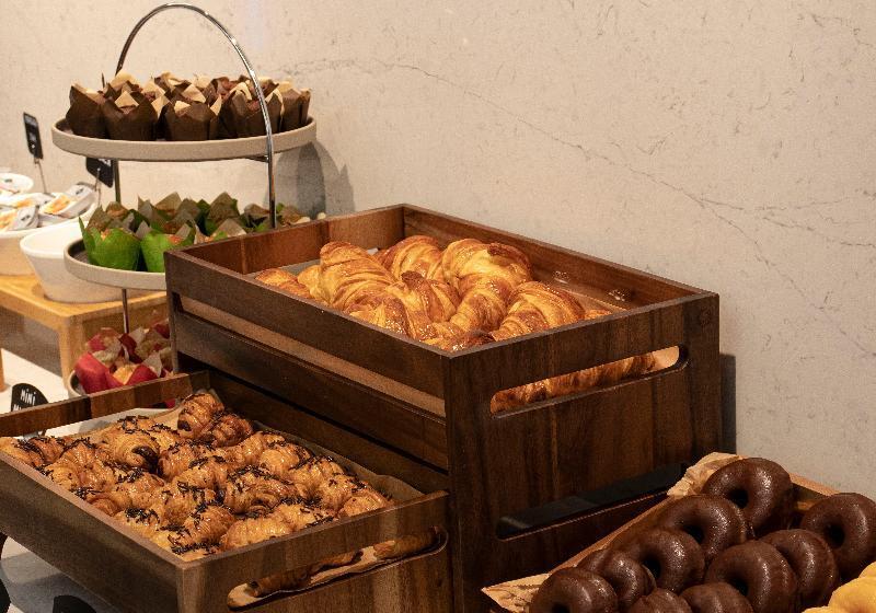 Отель Ciutat De Barcelona