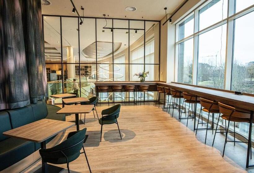 Отель Crowne Plaza Brussels Airport, An Ihg