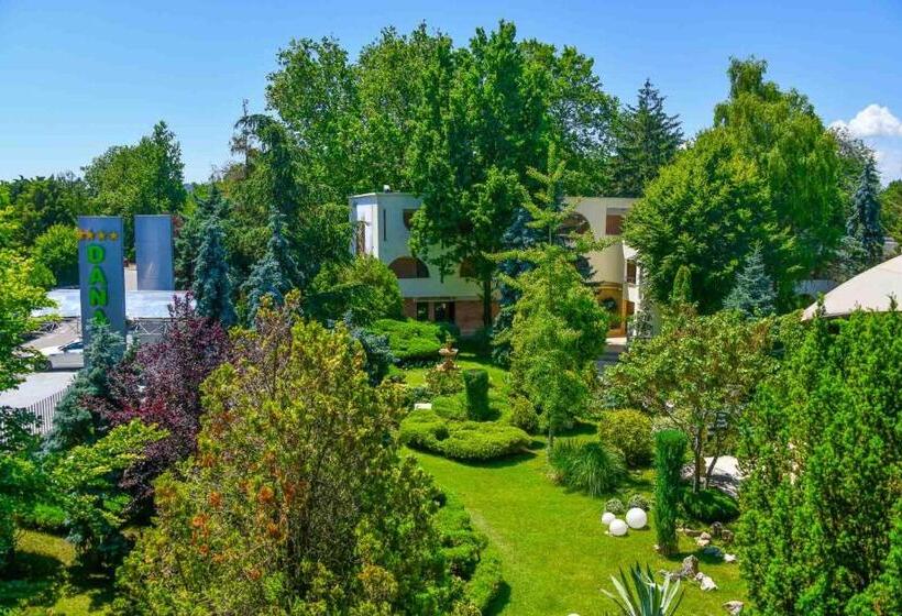 בית מלון כפרי Dana Resort