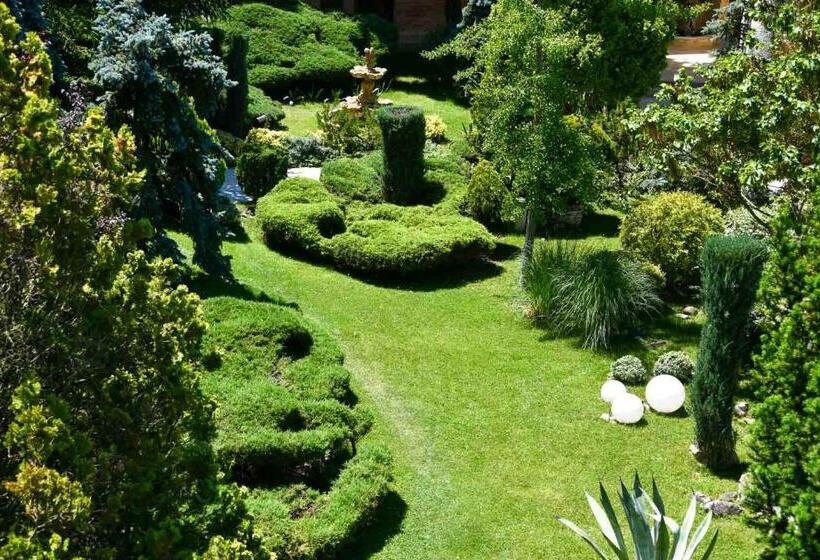 בית מלון כפרי Dana Resort