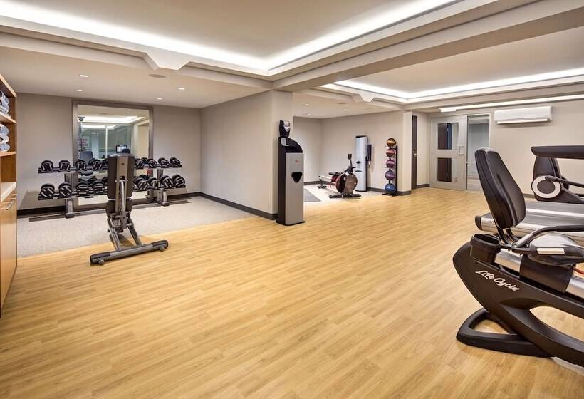 هتل Doubletree By Hilton Halifax Dartmouth