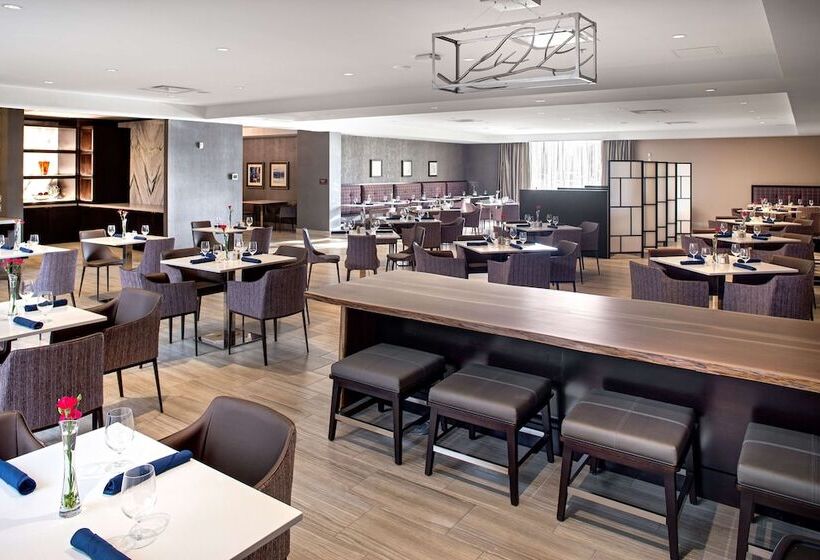 هتل Doubletree By Hilton Halifax Dartmouth