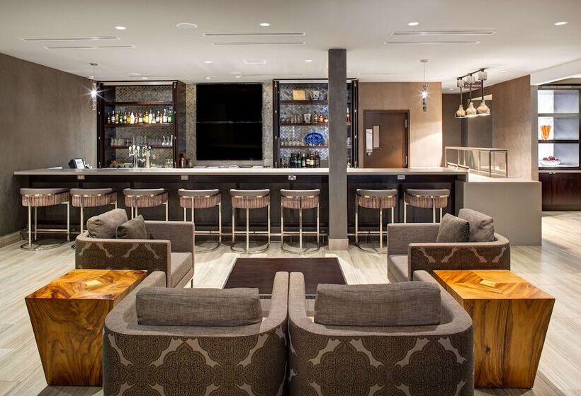 هتل Doubletree By Hilton Halifax Dartmouth