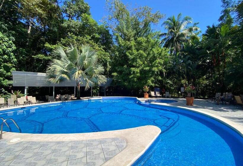 فندق Evergreen Lodge