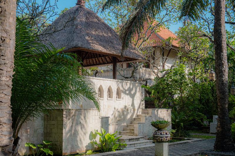 בית מלון כפרי Griya Santrian A Beach Resort