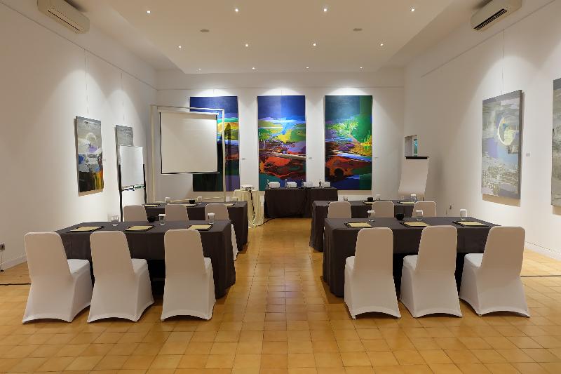 בית מלון כפרי Griya Santrian A Beach Resort