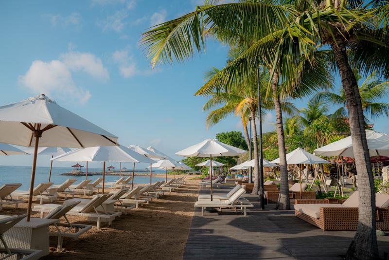 בית מלון כפרי Griya Santrian A Beach Resort