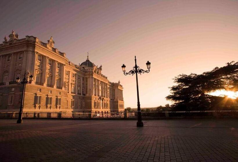 هتل Holiday Inn Express Madrid Alcorcón, An Ihg