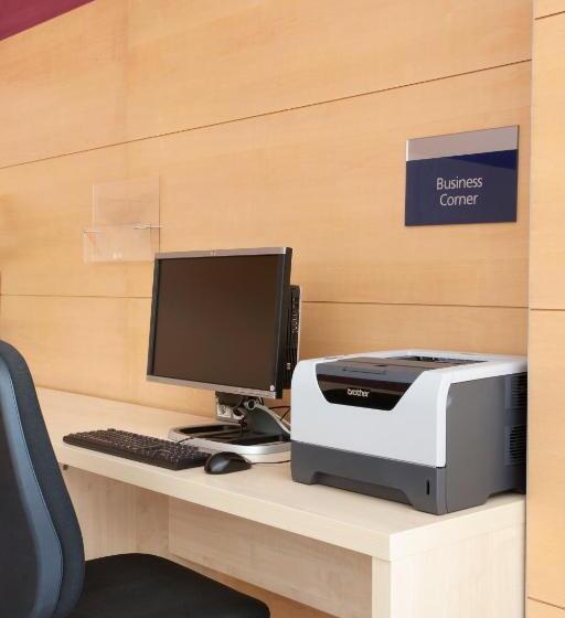 هتل Holiday Inn Express Madrid Alcorcón, An Ihg