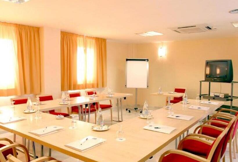 هتل Holiday Inn Express Madrid Alcorcón, An Ihg