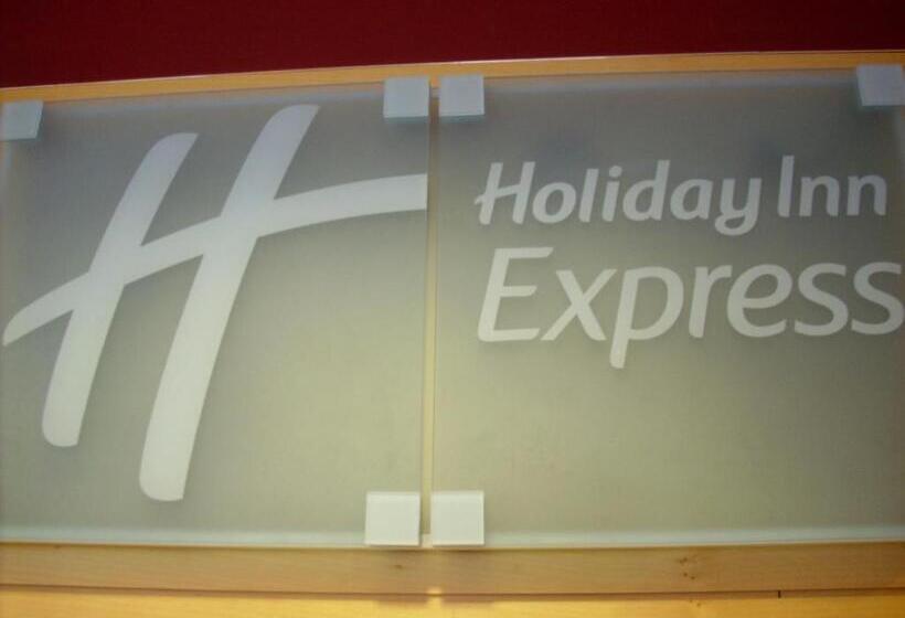 هتل Holiday Inn Express Madrid Alcorcón, An Ihg