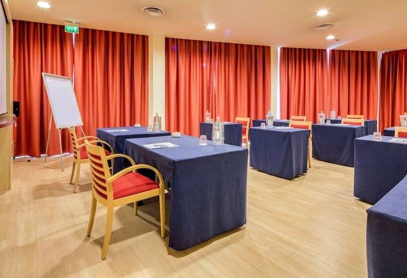 هتل Holiday Inn Express Parma, An Ihg