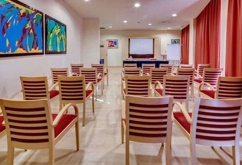 هتل Holiday Inn Express Parma, An Ihg