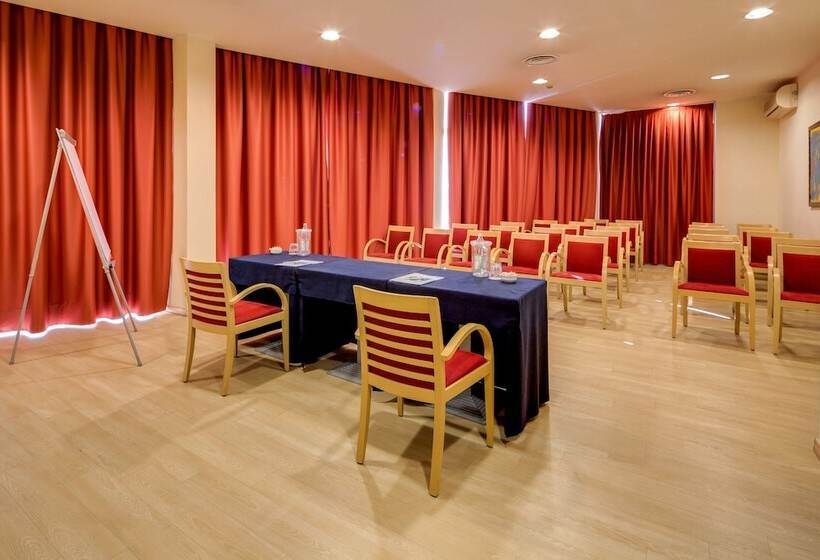 هتل Holiday Inn Express Parma, An Ihg