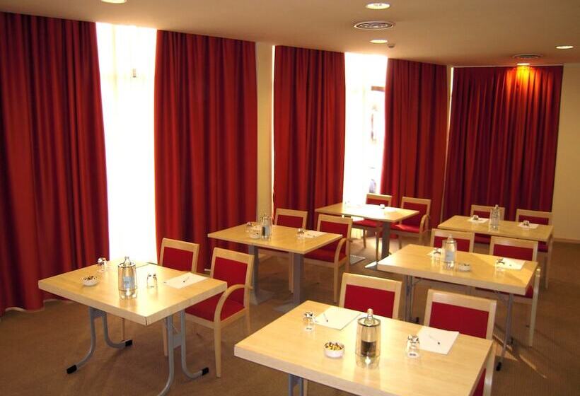 هتل Holiday Inn Express Parma, An Ihg