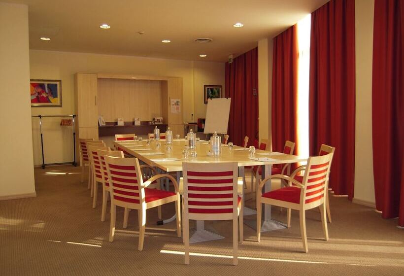 هتل Holiday Inn Express Parma, An Ihg