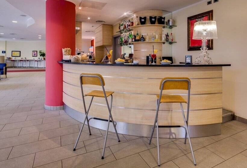 هتل Holiday Inn Express Parma, An Ihg