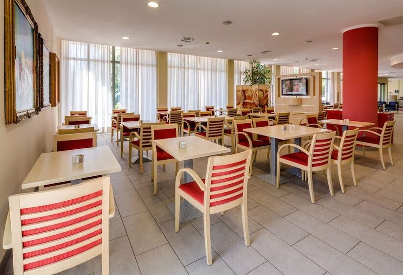 هتل Holiday Inn Express Parma, An Ihg