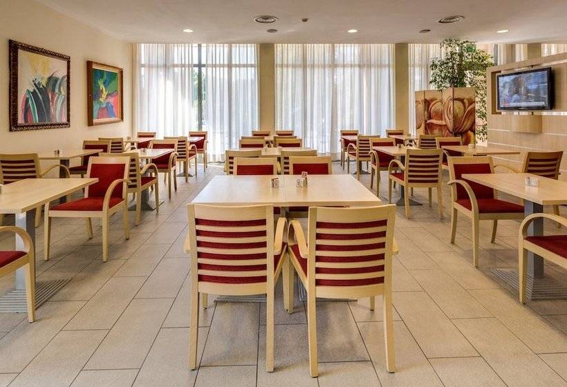 هتل Holiday Inn Express Parma, An Ihg