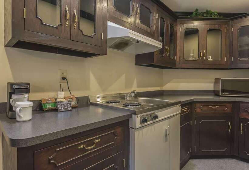 Inn On The Lake, Ascend Hotel Collection