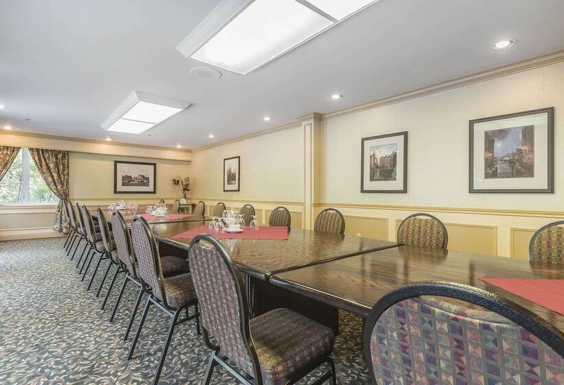 Inn On The Lake, Ascend Hotel Collection