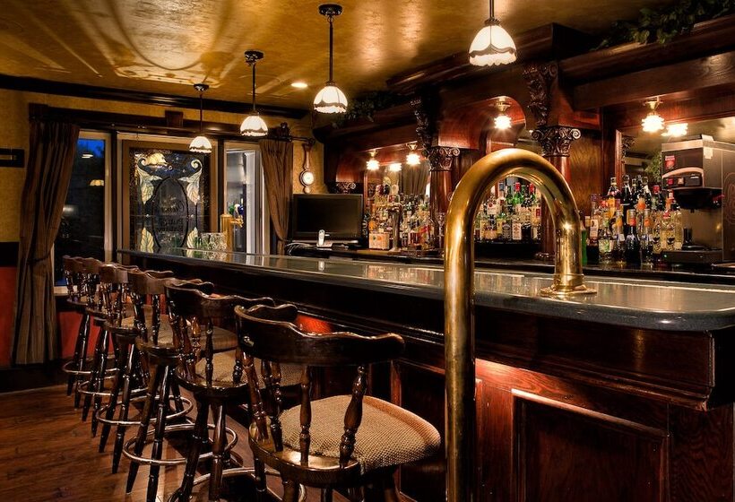 Inn On The Lake, Ascend Hotel Collection