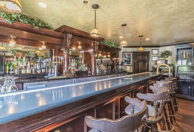 Inn On The Lake, Ascend Hotel Collection