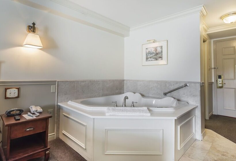 Inn On The Lake, Ascend Hotel Collection