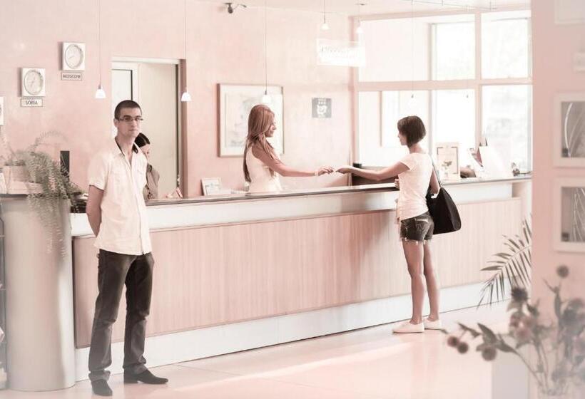 호텔 Koral Parking