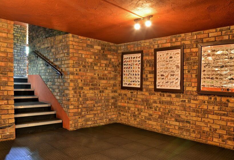 Отель Kwa Maritane Bush Lodge