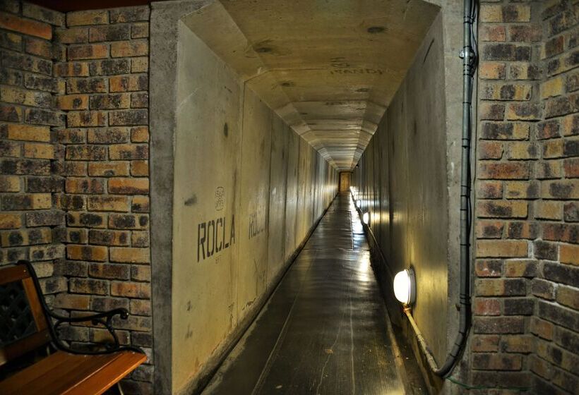 Отель Kwa Maritane Bush Lodge