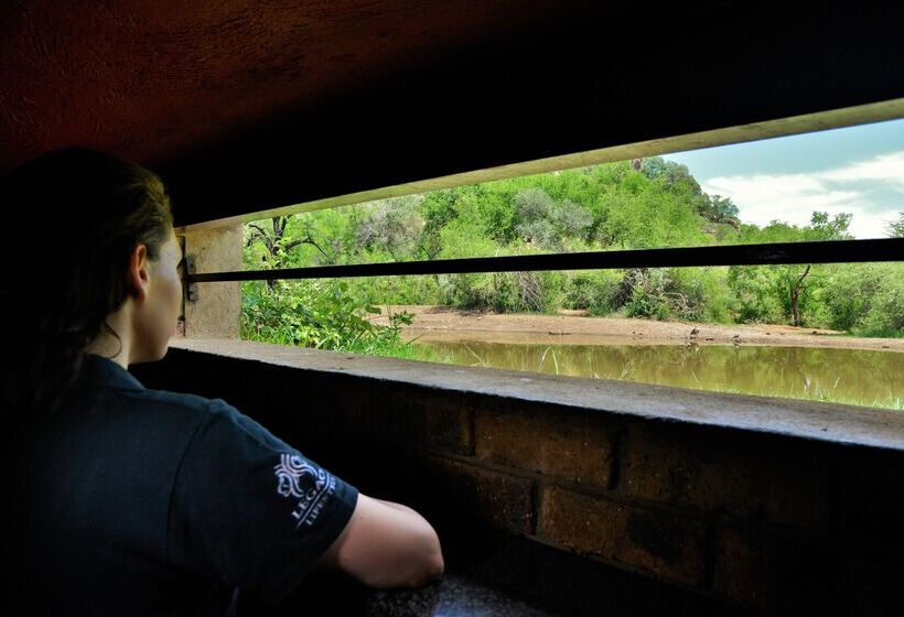 Отель Kwa Maritane Bush Lodge