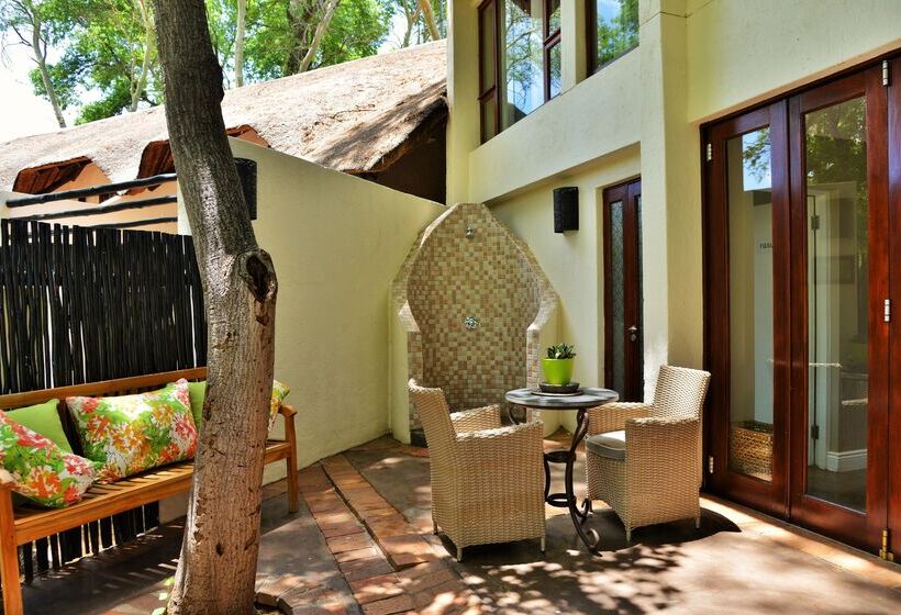 Отель Kwa Maritane Bush Lodge