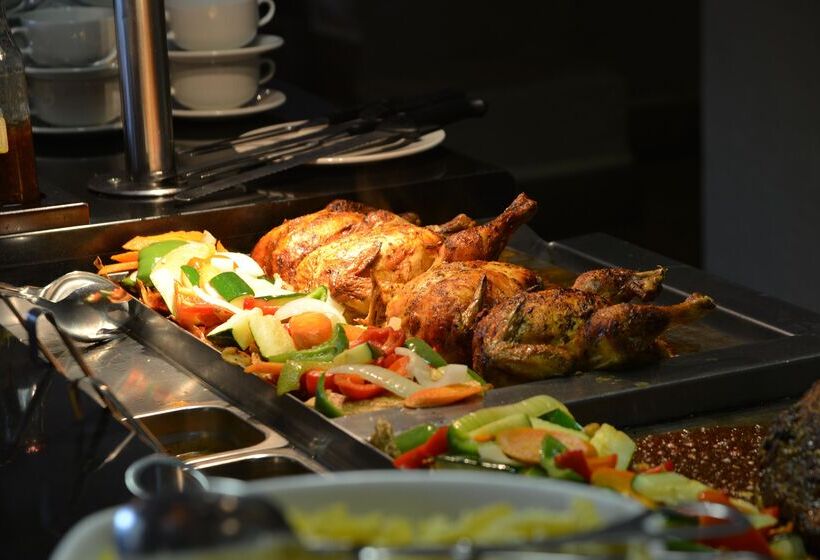 Отель Kwa Maritane Bush Lodge