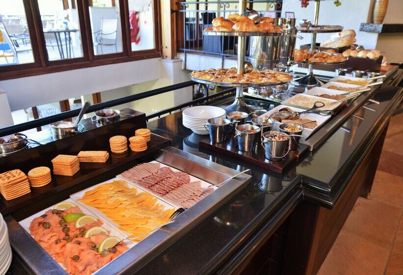 Отель Kwa Maritane Bush Lodge