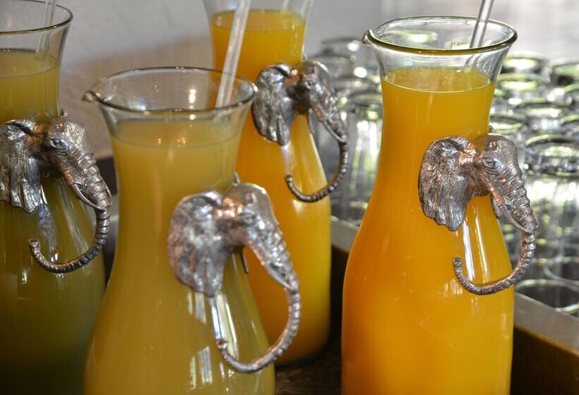 Отель Kwa Maritane Bush Lodge