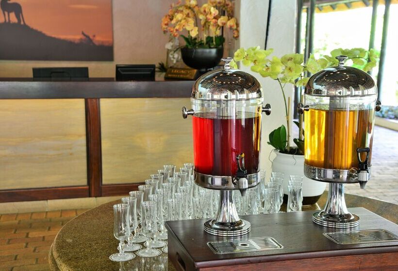 Отель Kwa Maritane Bush Lodge