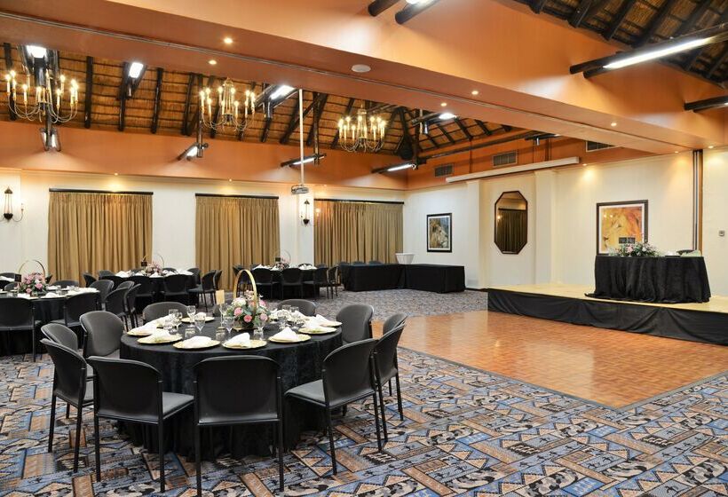 Отель Kwa Maritane Bush Lodge