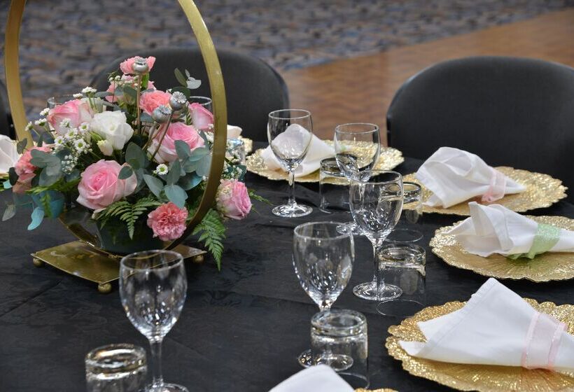 Отель Kwa Maritane Bush Lodge