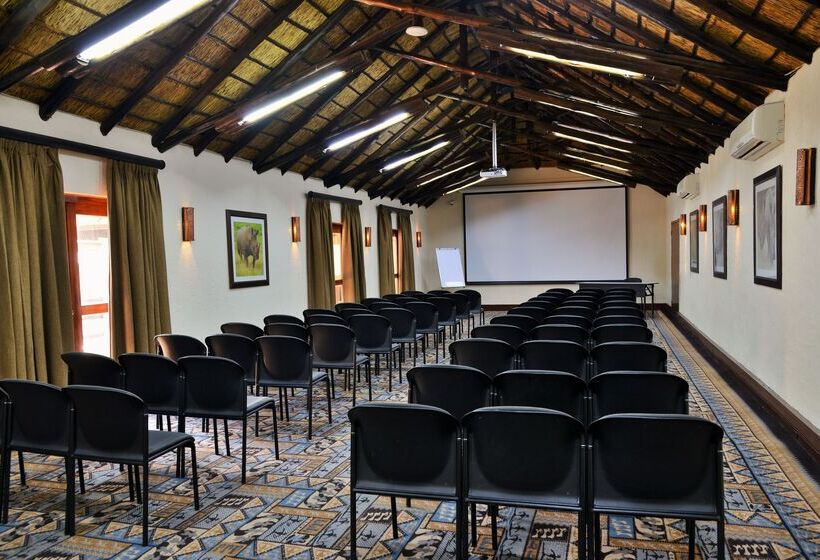 Отель Kwa Maritane Bush Lodge