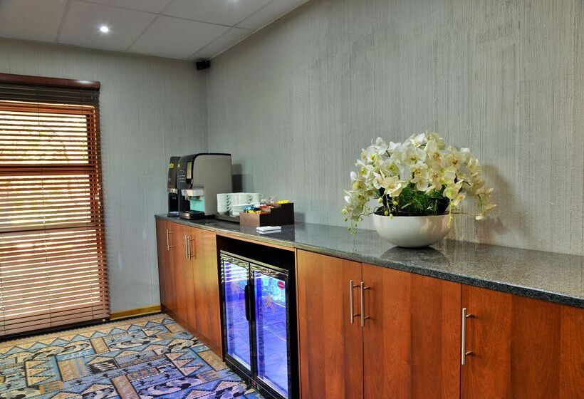 Отель Kwa Maritane Bush Lodge