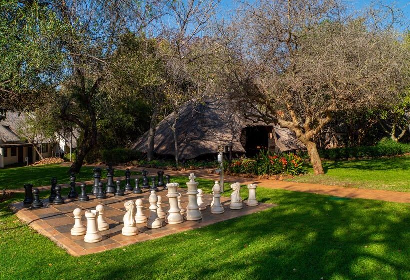 Отель Kwa Maritane Bush Lodge