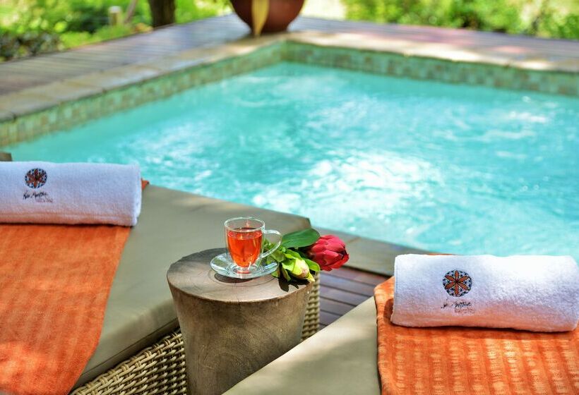 Отель Kwa Maritane Bush Lodge